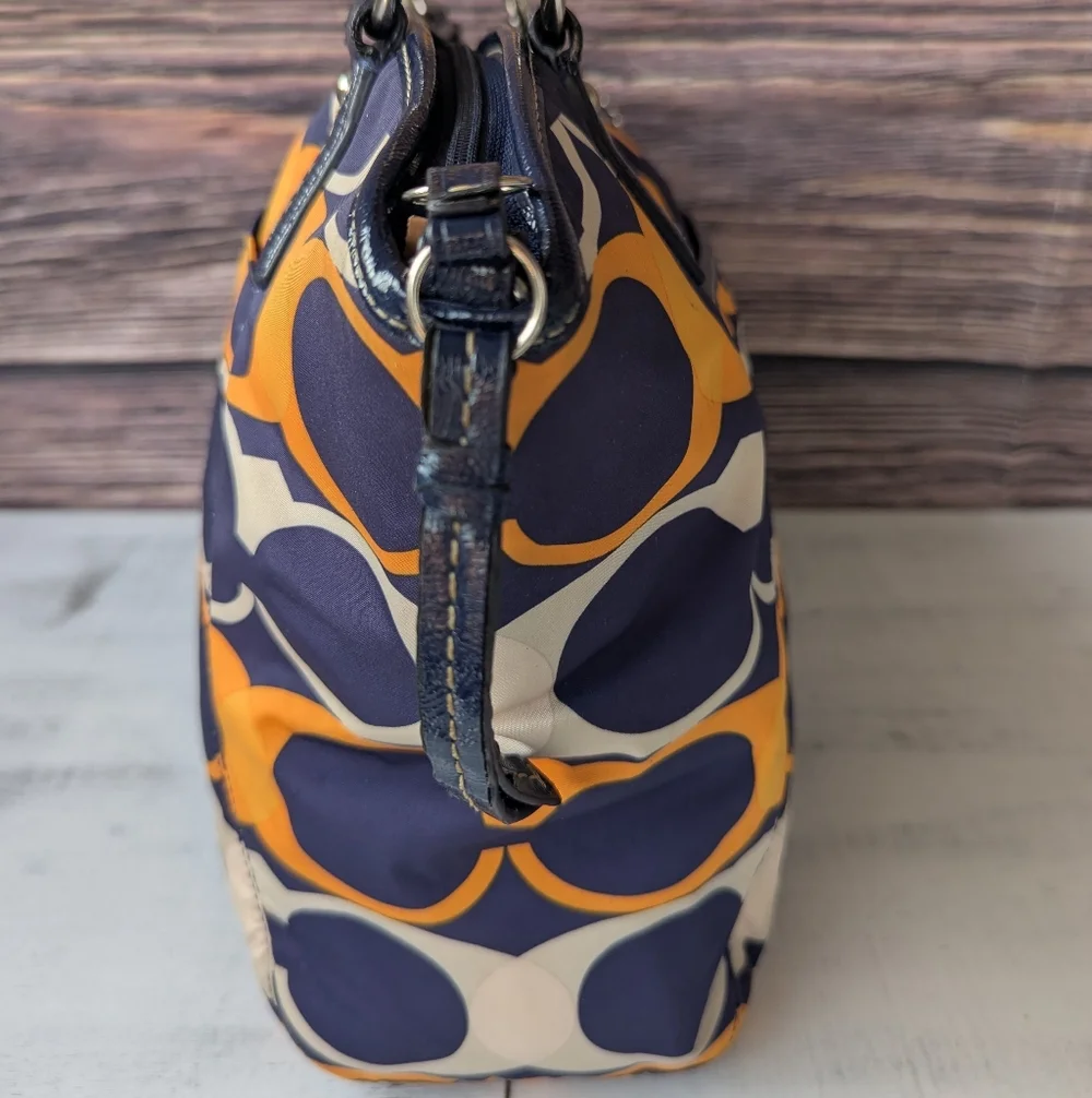 🌹Coach D 24541 Black and Orange Graphic Shoulder Bag - Picture 6 of 12